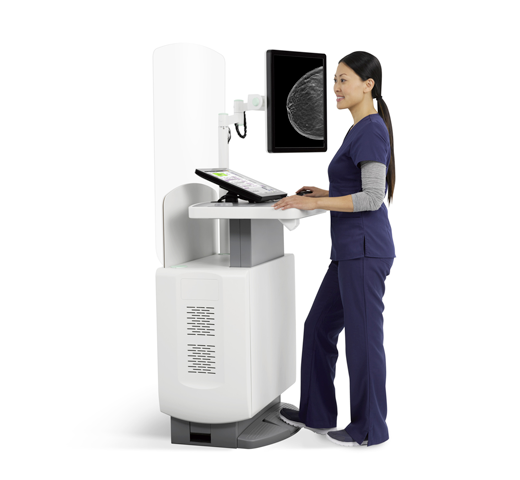 MTR bei der Tätigkeit an medizinischem Gerät vor weißem Hintergrund