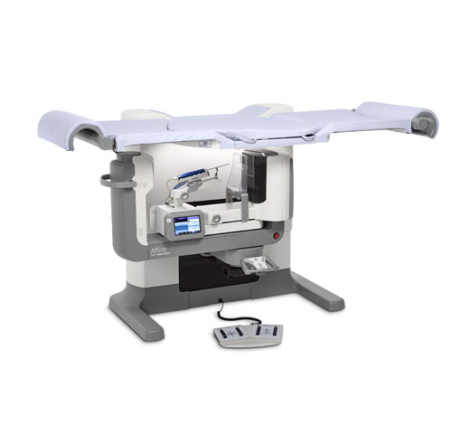 Affirm® System für Brustbiopsien in Bauchlage vor weißem Hintergrund