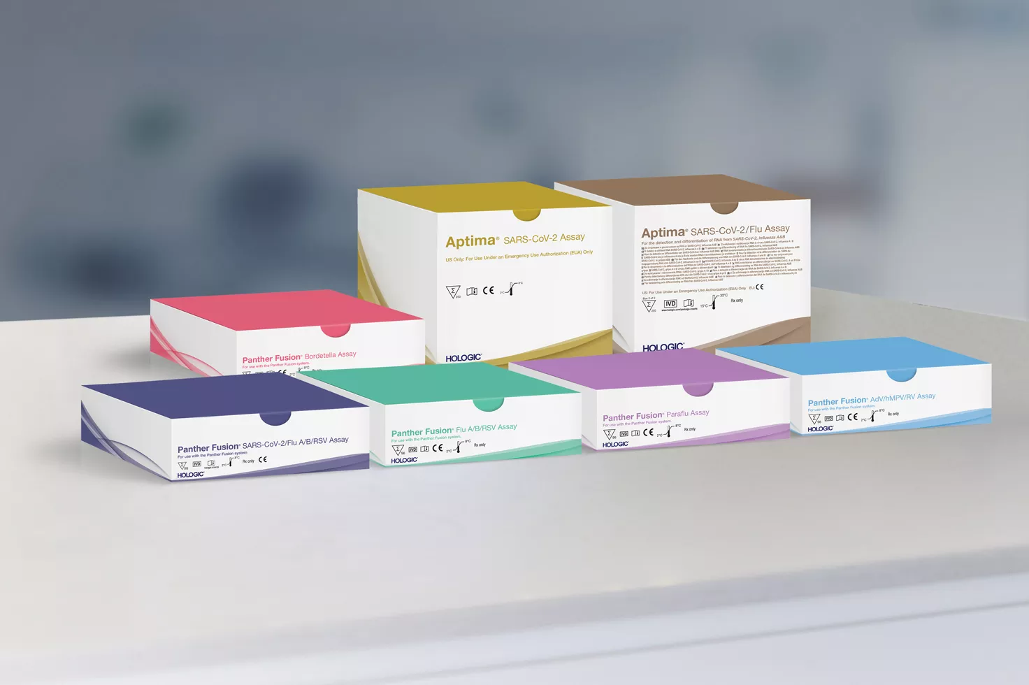 Mehrere Test-Kartons in Laborumgebung