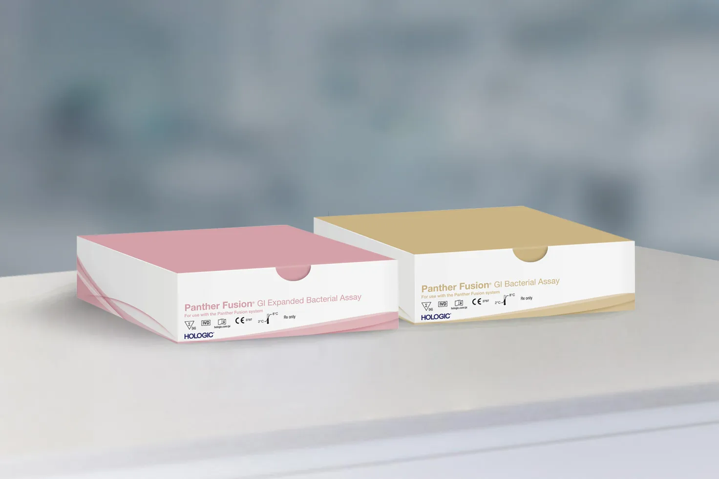 Zwei Test-Kartons in Laborumgebung