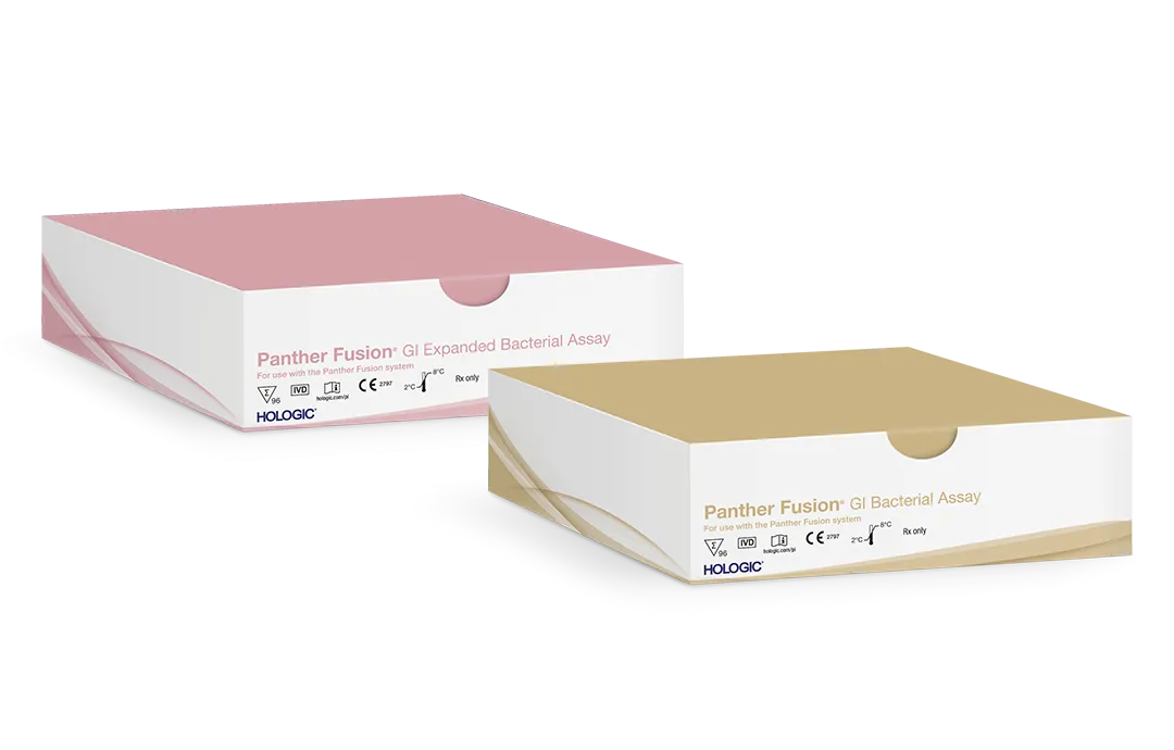 Zwei Test-Kartons vor hellem Hintergrund