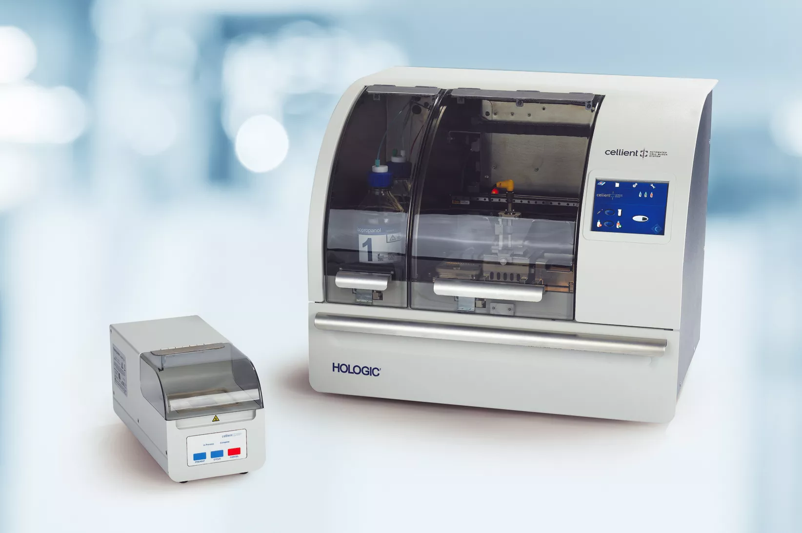 Medizinisches Gerät auf Tisch in Laborumgebung.