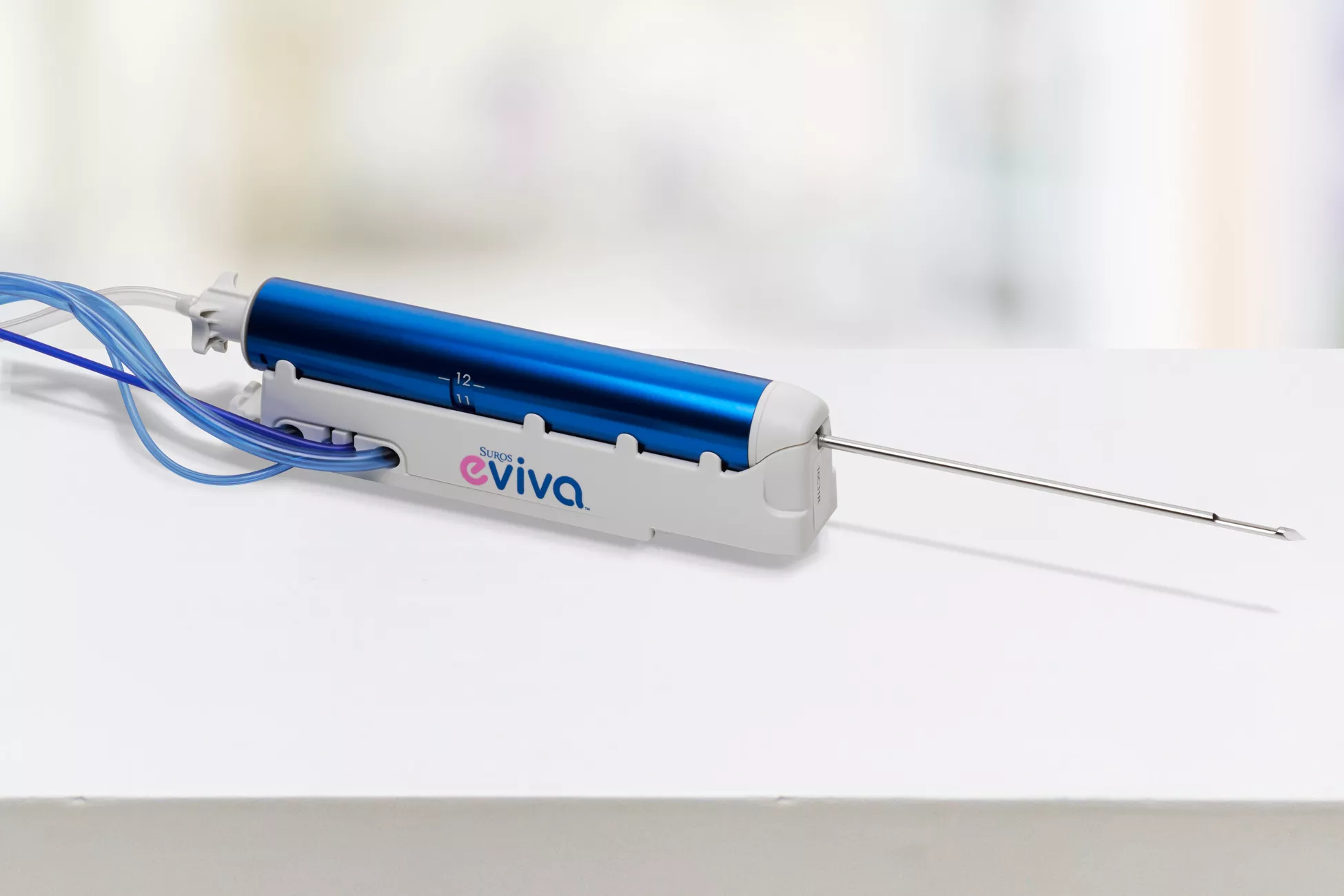 Brustbiopsie-System auf weißem Hintergrund