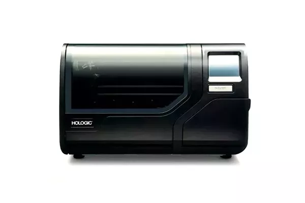 Hologic ThinPrep 5000 Processor vor weißem Hintergrund