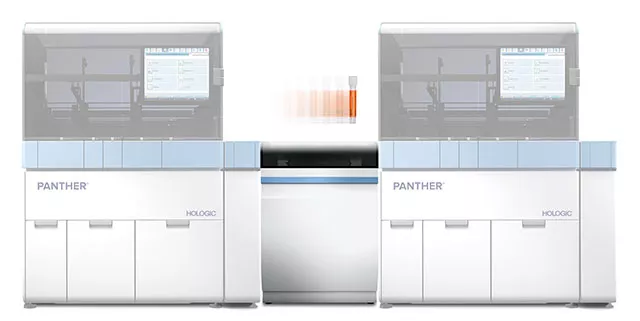 Panther Trax vor weißem Hintergrund